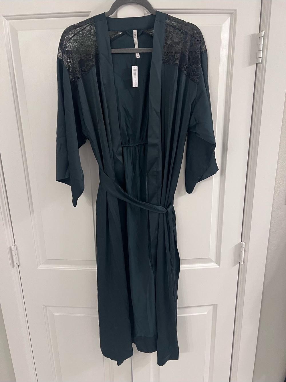 NWT Lace-Shoulder Satin Robe in Dark Everglade S/M